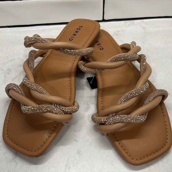 Torrid Embellished Twist Slide Beige (WW) Size 9 NWT - Picture 7 of 16